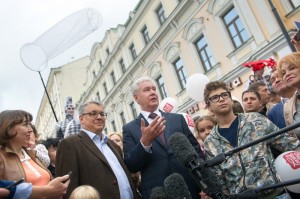 Мэр Москвы открыл новую пешеходную зону на Маросейке