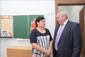 Василий Голубев посетил одну из школ донской столицы