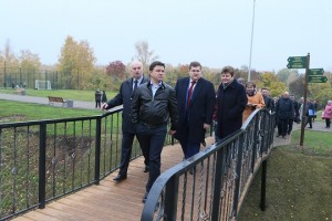 Андрей Воробьев проверил благоустройство береговой линии канала имени Москвы