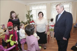 Василий Голубев выделил 3,3 млн рублей для оснащения детских садов 