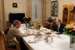 Владимир Путин в гостях у Евгения Примакова