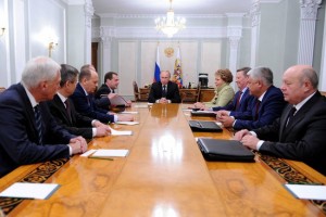 Владимир Путин провёл оперативное совещание с постоянными членами Совета Безопасности