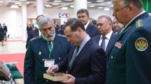 Дмитрий Медведев посетил выставку и осмотрел тематические стенды и экспозиции