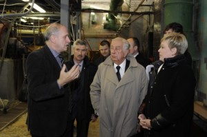 Марина Ковтун осмотрела опытно-промышленную установку в Горном институте КНЦ РАН