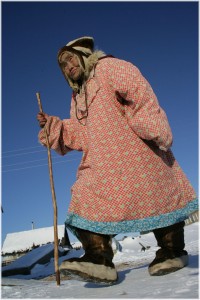 На Чукотке более 70 пенсионеров получили компенсацию на переезд к новому месту жительства