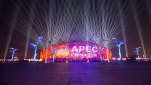 Первый день саммита АТЭС завершился впечатляющим световым шоу над олимпийским стадионом Пекина