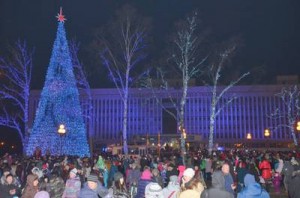 В Южно-Сахалинске зажглась главная елка области.
