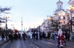 Шествие Дедов Морозов прошло в Магадане 