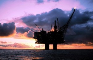 Нефтедобытчики увольняют сотрудников