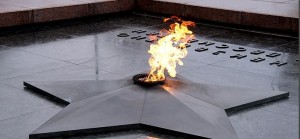 Сотрудники "Мосгаза" пообещали, что  Вечный огонь в Москве подремонтируют к майским праздникам