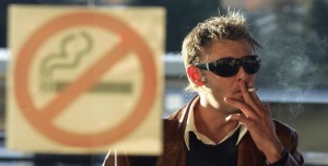 Новое в законодательстве: Полицейские будут наказывать курильщиков на месте преступления