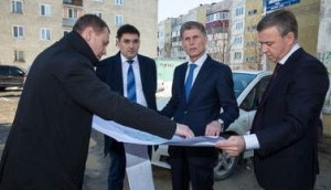Олег Кожемяко осматривает Южно-Сахалинск