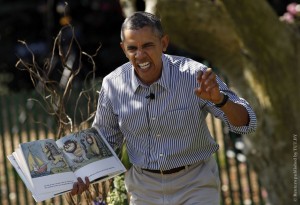 Американцы собрались посмотреть как Президент США читает детям сказки на лужайке Белого дома