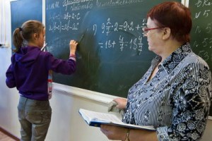 Власти разбираются с конфузом: Приморским учителям не выплачивают зарплату