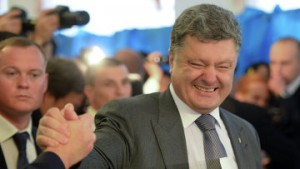 Глава украинского государства Петр Порошенко ведет себя как сломанный компас