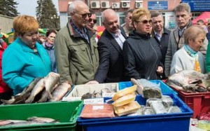 Глава Островного региона Олег Кожемяко: Сахалинские власти сделали первые шаги по снижению цен на рыбу