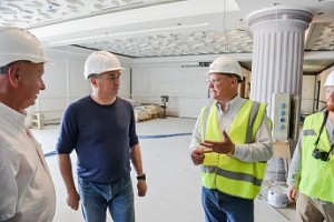 Владимир Миклушевский проверил ход строительства развлекательной игровой зоны