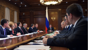 Премьер-министр Дмитрий Медведев обсудил с коллегами выполнение антикризисного плана