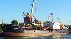 ЧП на границе: ФСБ задержала у берегов Крыма украинский танкер