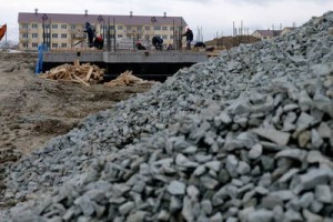 Глава региона Олег Кожемяко поручил геологам разыскать на Сахалине песок и щебень