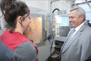 Глава Дона Василий Голубев посетил завод «Прибой» по производству пьезокерамики в Таганроге
