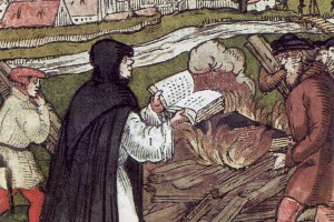 Средневековье. Сожжение книг.