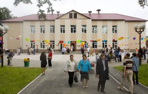 Подготовка к учебному году: Малоимущие семьи Сахалина смогут получить единовременную выплату на приобретение школьной одежды