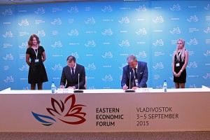 Подписание Соглашения. Роман Копин и Сергей Дарькин