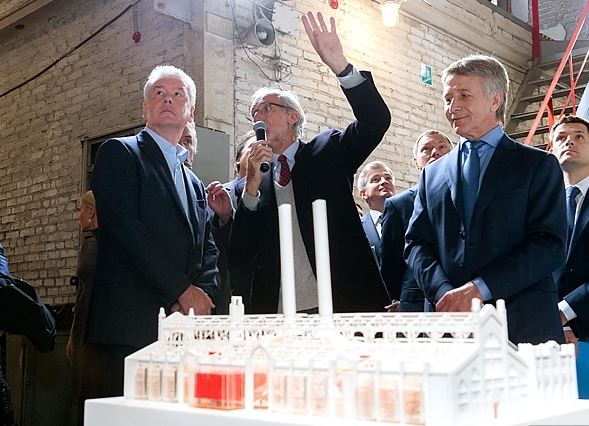 Сергей Собянин осмотрел старое здание ГЭС-2