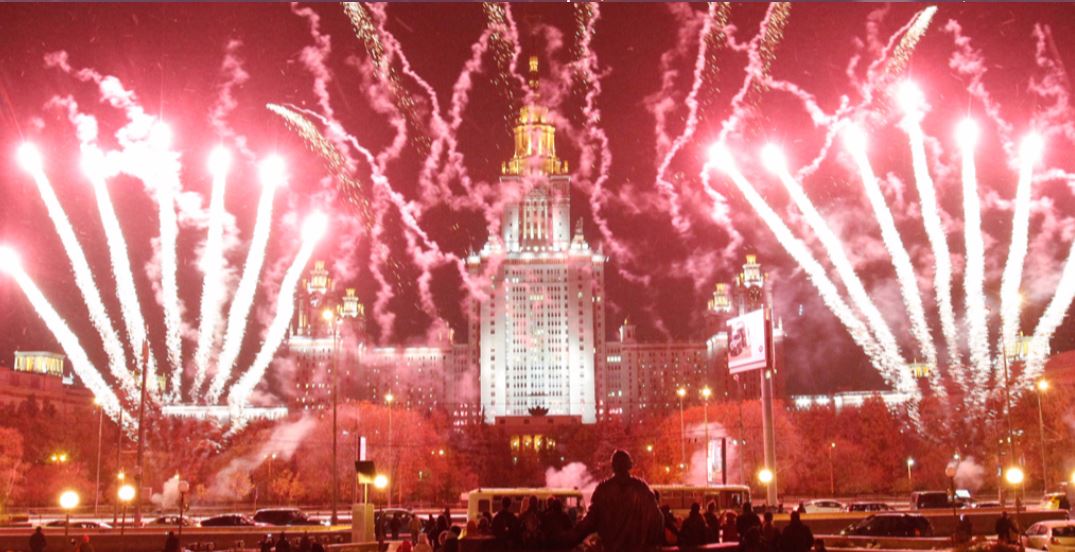 Запускай новый год. Салют на ВДНХ В новогоднюю ночь. Салют на новый год в Москве площадки. Салют на ВДНХ новогоднюю ночь 2021. ВДНХ красная площадь.