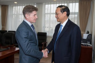 Глава Сахалина с китайским партнером