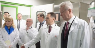 Сергей Собянин на открытии линии по производству лекарств