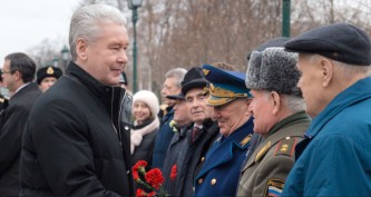 Сергей Собянин с ветеранами у Могилы Неизвестного солдата
