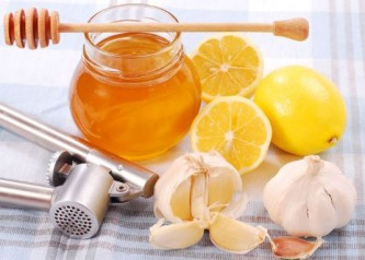 Мёд, лимоны и чеснок помогут победить грипп