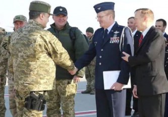 Порошенко встречал американских товарищей с пистолетом