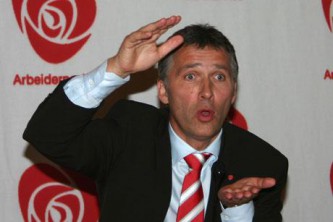 Йенс Столтенберг требует от Шойгу информировать НАТО о своих планах.