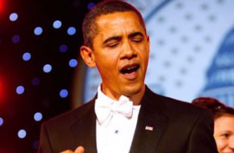 Президент демонстрирует вокальные данные.