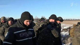 Украинские военные сдаются в плен после победы на российской армией...