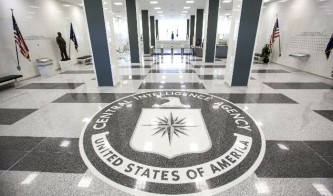 Герб ЦРУ оказался под ногами главы ФСБ РФ.