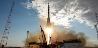 Протон выходит на орбиту...