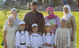 Совсем не полный состав большой семьи Рамзана Кадырова.