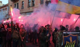 Радикалы требуют экспроприировать российское имущество.