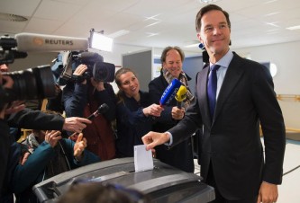 Премьер Нидерландов голосует на референдуме по евроассоциации Украины