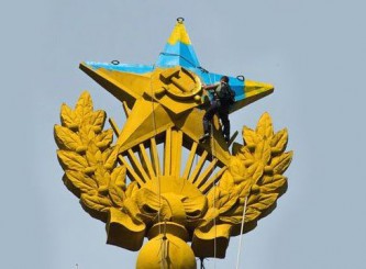 Покраска звезды на сталинской высотке