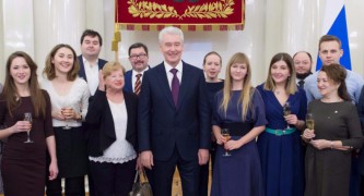 Собянин вручил премии журналистам