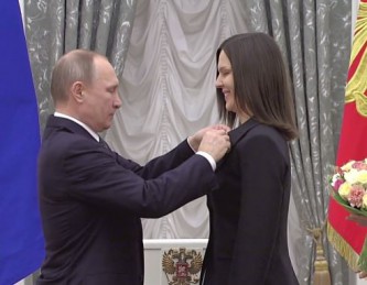 Владимир Путин вручает премии молодым ученым