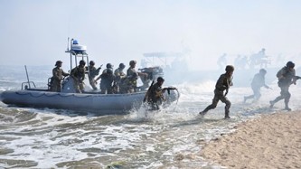 Украинские морпехи штурмуют берег Крыма