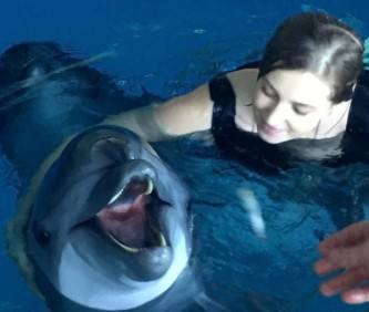 Наталья Поклонская с дельфинами 