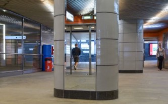 Зеркала в метро 