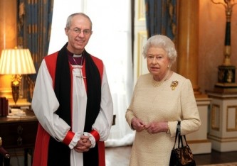 Архиепископ Кентерберийский Джастин Уэлби и королева Елизавета